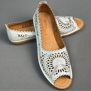 Spring Step Brandal Women 39/8.5 White Leather PeepToe Flats Cut Outs Cushioned